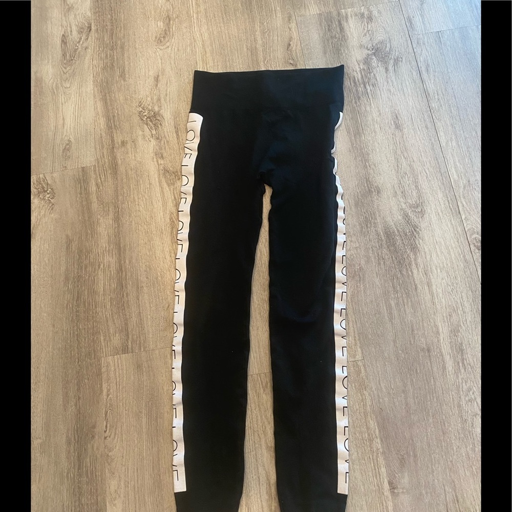 JUST ONE girls black and white leggings/size S-M